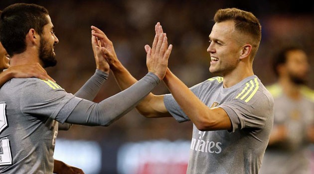 Mặc dù bị thất sủng khi phải thi đấu dưới cái bóng quá lớn của Christiano Ronaldo và Gareth Bale nhưng Cheryshev luôn thể hiện được tinh thần chuyên nghiệp. Trong một bài phỏng vấn trên tờ Marca, anh đã khẳng khái trả lời rằng: "Tôi luôn ở đây, bất cứ khi nào CLB (Real Maldrid) cần đến". Ảnh Marca Mặc dù bị thất sủng khi phải thi đấu dưới cái bóng quá lớn của Christiano Ronaldo và Gareth Bale nhưng Cheryshev luôn thể hiện được tinh thần chuyên nghiệp. Trong một bài phỏng vấn trên tờ Marca, anh đã khẳng khái trả lời rằng: "Tôi luôn ở đây, bất cứ khi nào CLB (Real Maldrid) cần đến". Ảnh Marca