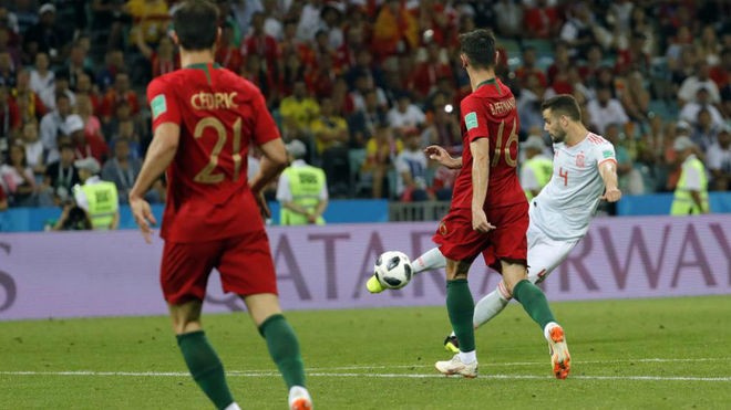 Tờ Marca ca ngợi Nacho Fernandez là Roberto Carlos của Tây Ban Nha. Ảnh: Marca Tờ Marca ca ngợi Nacho Fernandez là Roberto Carlos của Tây Ban Nha. Ảnh: Marca