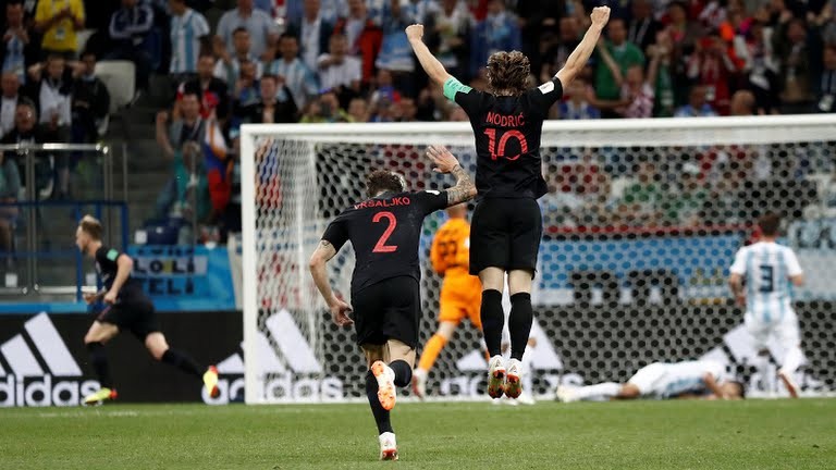 Modric quay trở lại vị trí số 10 thi đấu vô cùng nổi bật. Ảnh: Reuters Modric quay trở lại vị trí số 10 thi đấu vô cùng nổi bật. Ảnh: Reuters