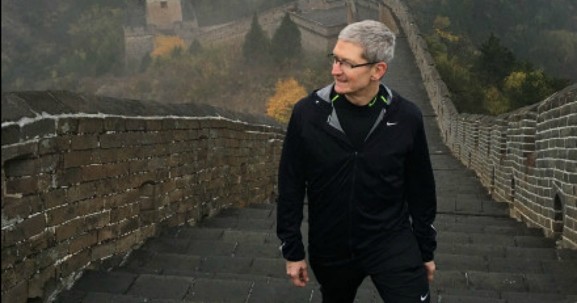 CEO Tim Cook trong chuyến thăm Trung Quốc hồi tháng 3. Ảnh: VentureBeat
