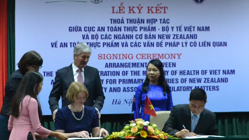 Quảng cáo thực phẩm chức năng quá công dụng, thêm 5 trang web và tài khoản mạng xã hội bị tuýt còi ảnh 3 Việt Nam - New Zealand ký thỏa thuận hợp tác về An toàn thực phẩm