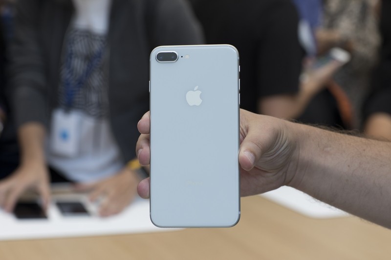 iPhone 8 Plus. Ảnh: TechCrunch iPhone 8 Plus. Ảnh: TechCrunch