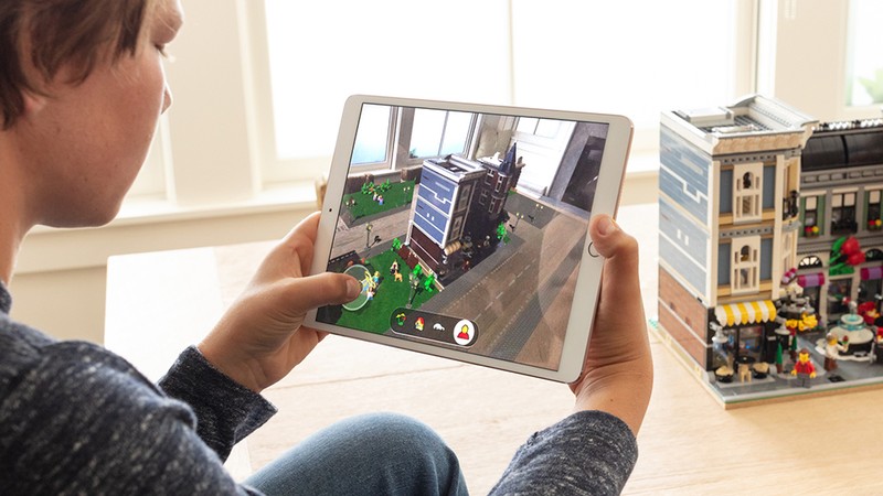 Nền tảng ARKit 2 hứa hẹn đem tới trải nghiệm thực tế tăng cường thú vị hơn. Ảnh: Gizmodo Nền tảng ARKit 2 hứa hẹn đem tới trải nghiệm thực tế tăng cường thú vị hơn. Ảnh: Gizmodo