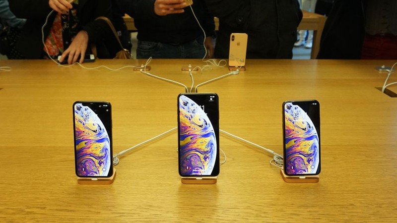 iPhone Xs, iPhone Xs Max và iPhone Xr tại Apple Store ở Sydney. Ảnh: CNET iPhone Xs, iPhone Xs Max và iPhone Xr tại Apple Store ở Sydney. Ảnh: CNET