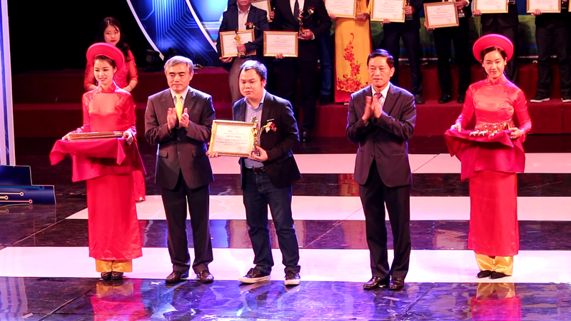 ông Hà Thanh Tùng đại diện Nextify nhận giải thưởng Vietnam Digital Awards 2018 ông Hà Thanh Tùng đại diện Nextify nhận giải thưởng Vietnam Digital Awards 2018