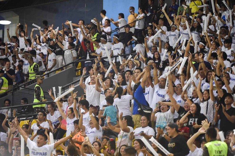 Cổ động viên Philippines lấp đầy khán đài SVĐ Panaad. Ảnh: AFF Suzuki Cup Cổ động viên Philippines lấp đầy khán đài SVĐ Panaad. Ảnh: AFF Suzuki Cup