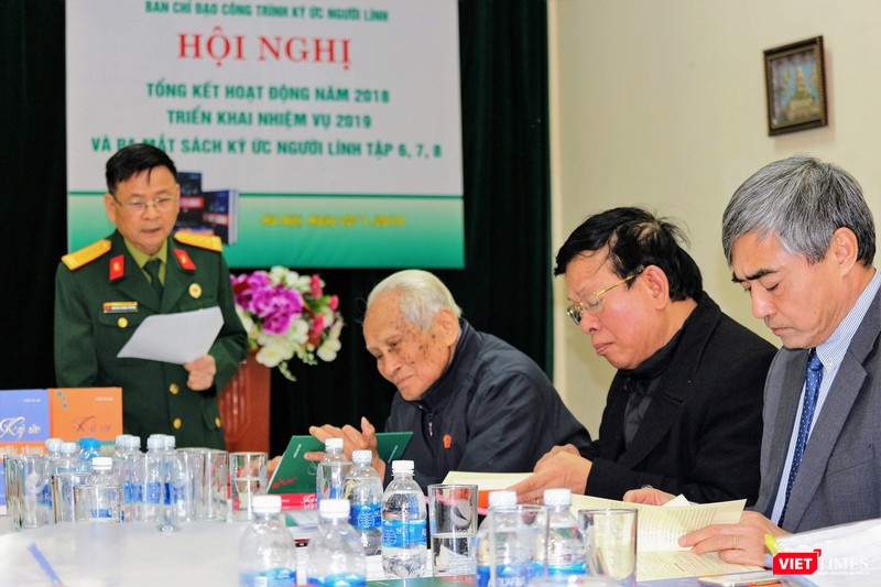 Đại tá Nguyễn Thanh Truyền phát biểu tổng kết hoạt động năm 2018 của Trung tâm Truyền thông Ký ức người lính. Đại tá Nguyễn Thanh Truyền phát biểu tổng kết hoạt động năm 2018 của Trung tâm Truyền thông Ký ức người lính.