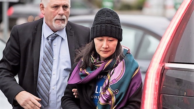 CFO Huawei Mạnh Vãn Châu bị bắt giữ tại Canada theo lệnh của Bộ Tư Pháp Mỹ hồi tháng 12.2018. Ảnh: AP CFO Huawei Mạnh Vãn Châu bị bắt giữ tại Canada theo lệnh của Bộ Tư Pháp Mỹ hồi tháng 12.2018. Ảnh: AP