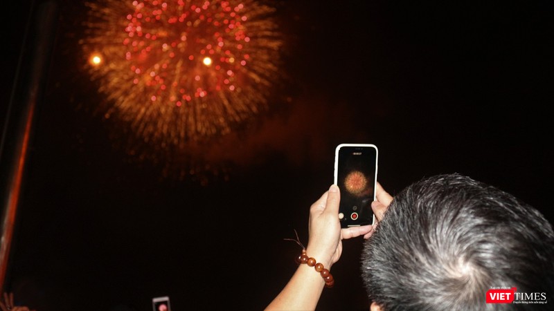 Khoảnh khắc Giao thừa mà hàng triệu người dân Việt Nam đón chờ. Khoảnh khắc Giao thừa mà hàng triệu người dân Việt Nam đón chờ.