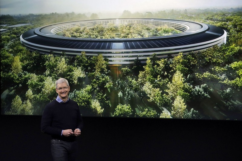 CEO Apple Tim Cook công bố kế hoạch xây dựng trụ sở mới hồi năm 2016. Ảnh: CBS News CEO Apple Tim Cook công bố kế hoạch xây dựng trụ sở mới hồi năm 2016. Ảnh: CBS News