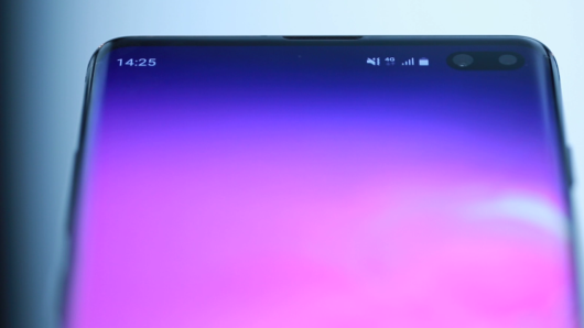 Galaxy S10+. Ảnh: CNBC