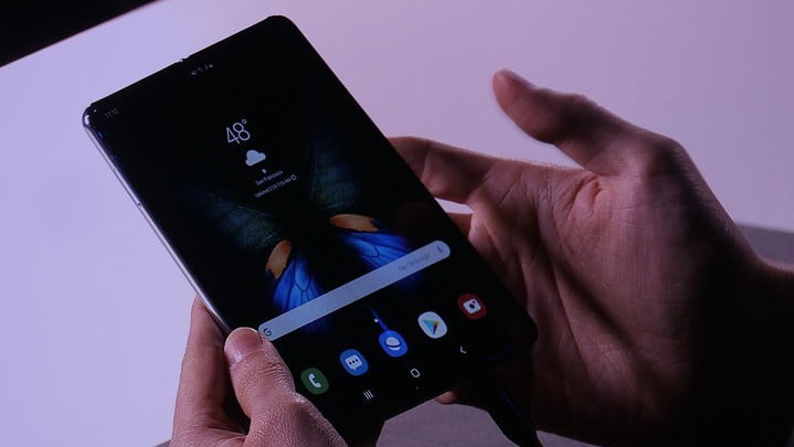 Galaxy Fold sở hữu tới 6 camera. Ảnh: DT