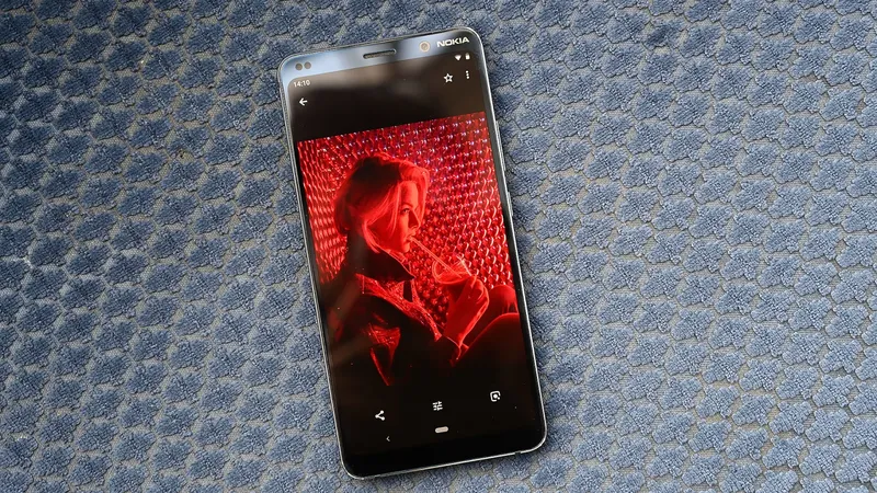 Nokia 9 PureView. Ảnh: Gizmodo Nokia 9 PureView. Ảnh: Gizmodo