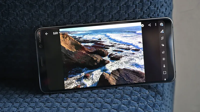 Nokia 9 PureView. Ảnh: Gizmodo Nokia 9 PureView. Ảnh: Gizmodo