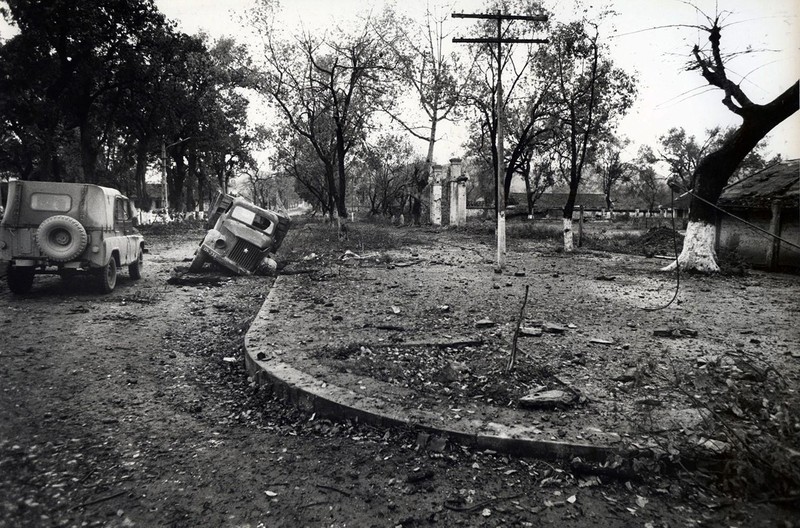 Vị trí gần ga Lạng Sơn, nơi xe của Nakamura bị mắc phải dây diện. Lúc này, xe ô tô của Takano đã đi trước.