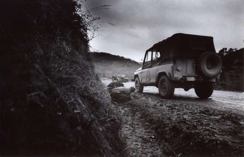 Chiếc xe Jeep chở hai nhà báo Takano Isao và Nakamura đúng ngày Takano hi sinh