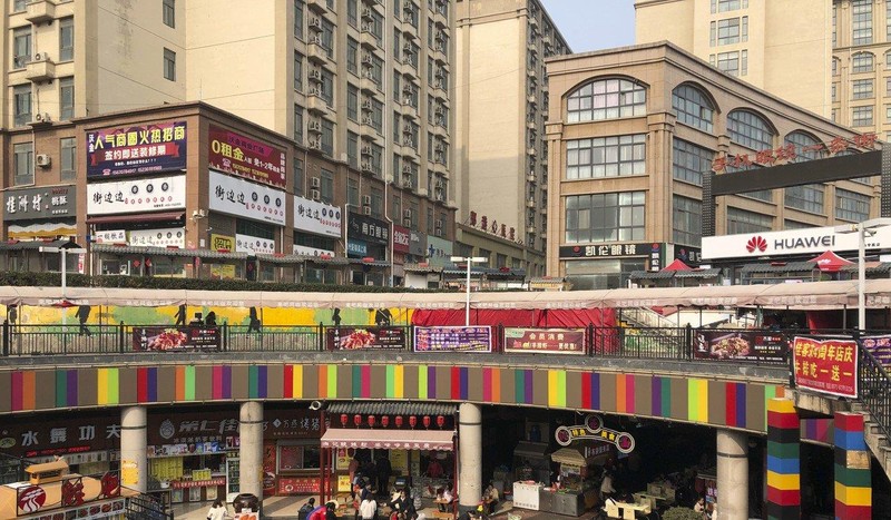 Foxconn ăn nên làm ra đã đem lại điều kiện phát triển kinh tế cho thành phố Trịnh Châu nói riêng. và tỉnh Hà Nam nói chung. Ảnh: SCMP Foxconn ăn nên làm ra đã đem lại điều kiện phát triển kinh tế cho thành phố Trịnh Châu nói riêng. và tỉnh Hà Nam nói chung. Ảnh: SCMP