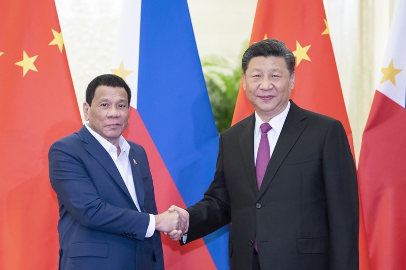 Tổng thống Philippines Rodrigo Durterte và Chủ tịch Trung Quốc Tập Cận Bình tại diễn đàn cấp cao "Vành đai và Con đường" lần II diễn ra tại Bắc Kinh. Ảnh: SCMP Tổng thống Philippines Rodrigo Durterte và Chủ tịch Trung Quốc Tập Cận Bình tại diễn đàn cấp cao "Vành đai và Con đường" lần II diễn ra tại Bắc Kinh. Ảnh: SCMP
