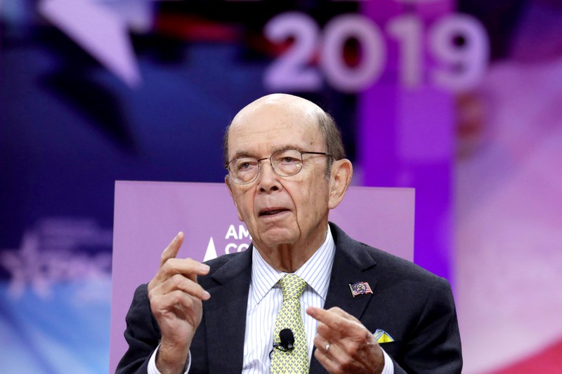 Bộ trưởng Thương mại Mỹ Wilbur Ross khẳng định quyết định nới lỏng lệnh cấm nhằm mục đích duy trì hoạt động cho các nhà mạng và lợi ích của người dùng, không phải động thái thỏa hiệp với Huawei. Ảnh: CNBC