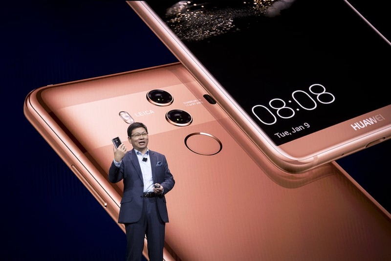 CEO điện tử tiêu dùng Huawei, Richard Yu giới thiệu Mate 10 tại CES 2018. Ảnh: CBC CEO điện tử tiêu dùng Huawei, Richard Yu giới thiệu Mate 10 tại CES 2018. Ảnh: CBC