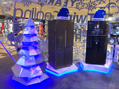 Bộ đôi tủ lạnh Twin Cooling Plus (phải) và Samsung Multi Door có thiết kế sang trọng và đẳng cấp.
