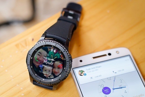 Gear S3 có thể ghép nối, thực hiện cuộc gọi và trả lời tin nhắn từ điện thoại dù không có sim. Gear S3 có thể ghép nối, thực hiện cuộc gọi và trả lời tin nhắn từ điện thoại dù không có sim.
