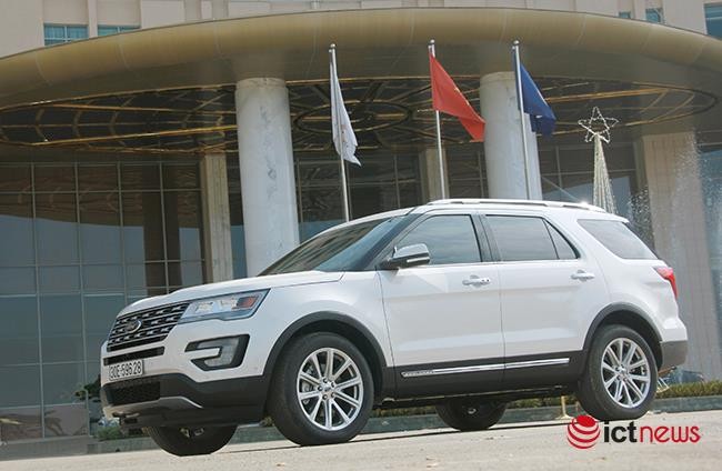 So sánh Toyota Land Cruiser Prado với Ford Explorer 2017 ảnh 7 So sánh Toyota Land Cruiser Prado với Ford Explorer 2017 ảnh 7