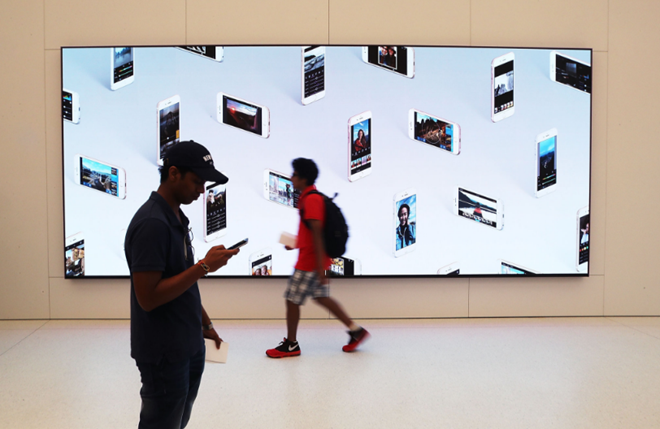 Smartphone Trung Quốc vướng nhiều điều tra, chỉ trích về an ninh và bảo mật tại Mỹ. Ảnh:The New York Times.