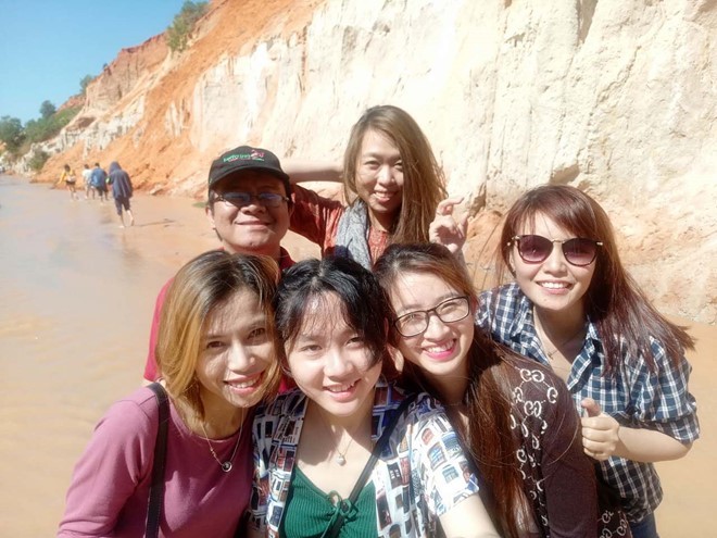 Khi selfie ngoài trời dưới nắng gắt, máy tự động điều tiết ánh sáng để hình ảnh rõ nét.