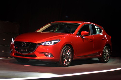 Mazda3 mới tinh chỉnh thiết kế lưới tản nhiệt, đèn pha và đèn sương mù LED. Mazda3 mới tinh chỉnh thiết kế lưới tản nhiệt, đèn pha và đèn sương mù LED.