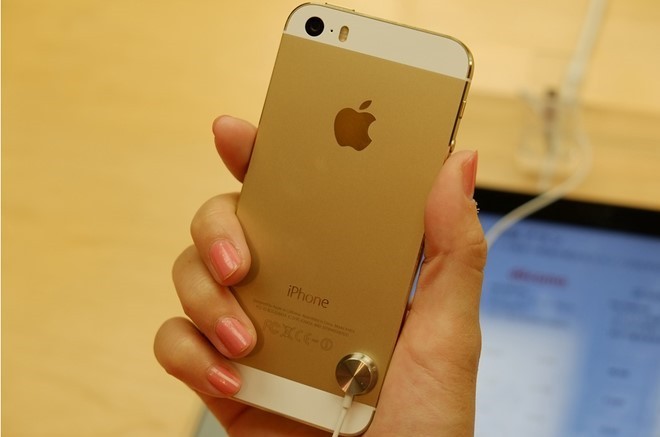 iPhone 5S hiện là mẫu di động giá rẻ nhất từ Apple, được nhiều người lựa chọn. iPhone 5S hiện là mẫu di động giá rẻ nhất từ Apple, được nhiều người lựa chọn.