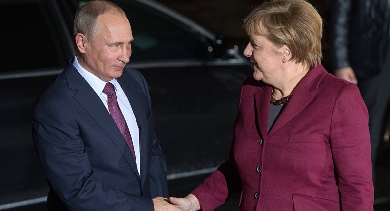 Tổng thống Nga Putin và Thủ tướng Đức Angela Merkel 