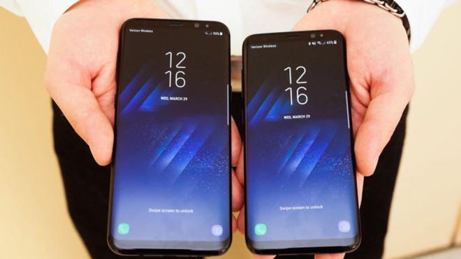 S8 và S8+ có góc nhìn lớn, thiết kế vừa vặn tay cầm.