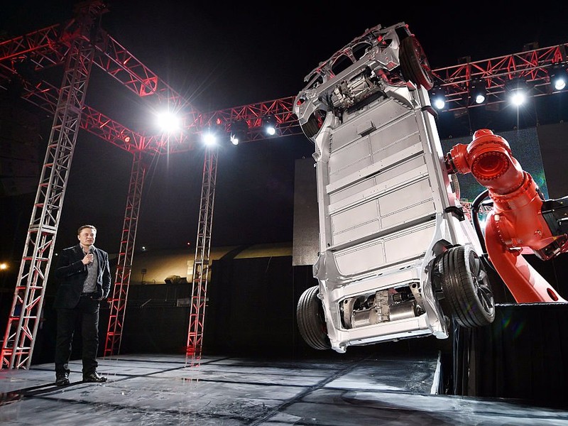 Một ngày “bận rộn đến từng giây” của Elon Musk, chủ hãng xe điện Tesla ảnh 8