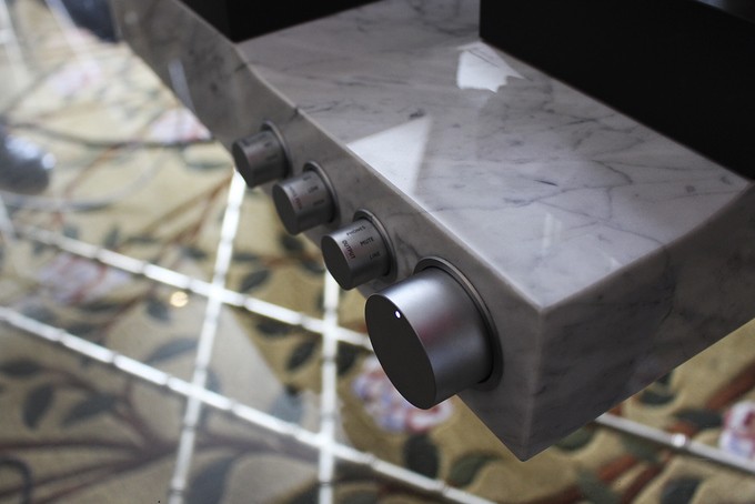 Tai nghe giá 1,7 tỷ đồng tại Việt Nam ảnh 3 Tai nghe giá 1,7 tỷ đồng tại Việt Nam ảnh 3