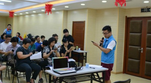 Người già Trung Quốc học cách dùng smartphone ảnh 2 Các lớp học của See Young thu hút đông đảo người cao tuổi tới theo học.