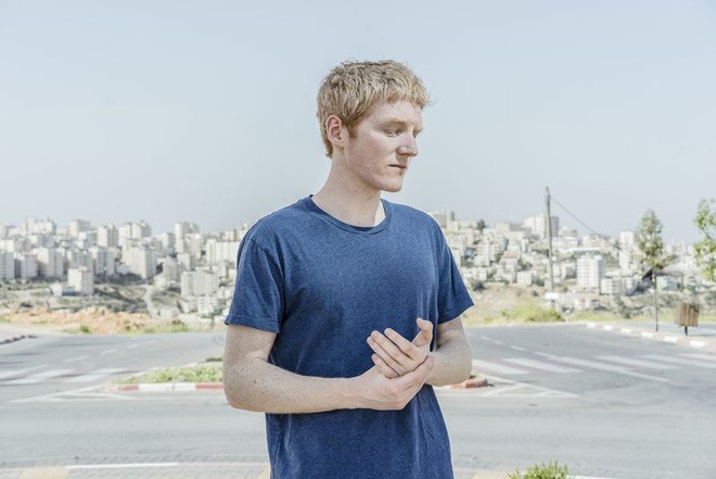 Hai anh em người Ireland này đã biến 7 dòng code trở thành startup 9,2 tỷ USD như thế nào? ảnh 1 Patrick Collison trong chuyến thăm Israel