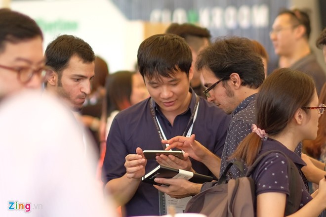 Nguyen Ha Dong xuat hien o su kien Google voi dien mao moi hinh anh 4