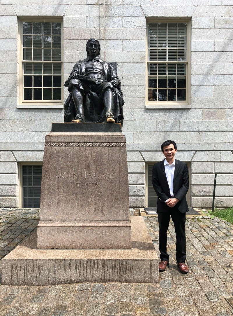 GS. Nguyễn Đăng Hùng trong lần ghé thăm đại học Havard. GS. Nguyễn Đăng Hùng trong lần ghé thăm đại học Havard.