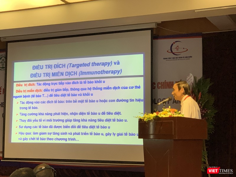 GS.TS. Mai Trọng Khoa - Trưởng đơn vị Gen – Tế bào gốc, Bệnh viện Bạch Mai) trình bày kết quả “Điều trị đích và điều trị miễn dịch trong ung thư”; 