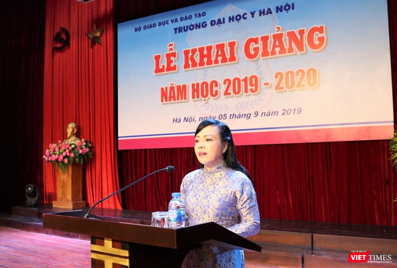 Bộ trưởng Bộ Y tế Nguyễn Thị Kim Tiến phát biểu tại lễ khai giảng Bộ trưởng Bộ Y tế Nguyễn Thị Kim Tiến phát biểu tại lễ khai giảng