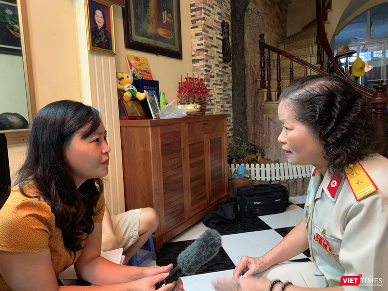 Bà Quý kể lại cho PV VietTimes chuyện bà chứng kiến lúc y tá Ngô Thị Oanh hát cho Hồ Chủ tịch nghe những ngày cuối đời, tháng 8/1969 Bà Quý kể lại chuyện bà chứng kiến lúc y tá Ngô Thị Oanh hát cho Hồ Chủ tịch nghe những ngày cuối đời, tháng 8/1969