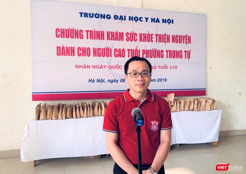 GS.TS. Tạ Thành Văn – Hiệu trưởng Trường Đại học Y Hà Nội - cho biết nhà trường luôn quan tâm đến công tác thiện nguyện dành cho người cao tuổi GS.TS. Tạ Thành Văn – Hiệu trưởng Trường Đại học Y Hà Nội - cho biết nhà trường luôn quan tâm đến công tác thiện nguyện dành cho người cao tuổi