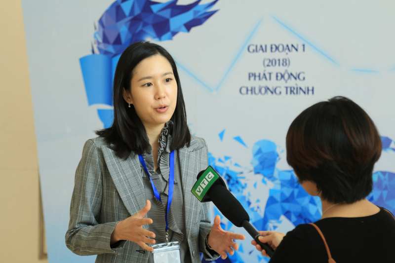 Bà Hee Sun Lee, Tổng Giám đốc Merck Việt Nam – đơn vị đồng hành cùng Bộ Y tế Việt Nam trong việc xây dựng bộ tài liệu Hướng dẫn thực hành dược lâm sàng, cam kết tiếp tục chia sẻ và chuyển giao kiến thức với Việt Nam Bà Hee Sun Lee, Tổng Giám đốc Merck Việt Nam – đơn vị đồng hành cùng Bộ Y tế Việt Nam trong việc xây dựng bộ tài liệu Hướng dẫn thực hành dược lâm sàng, cam kết tiếp tục đồng hành cùng Việt Nam