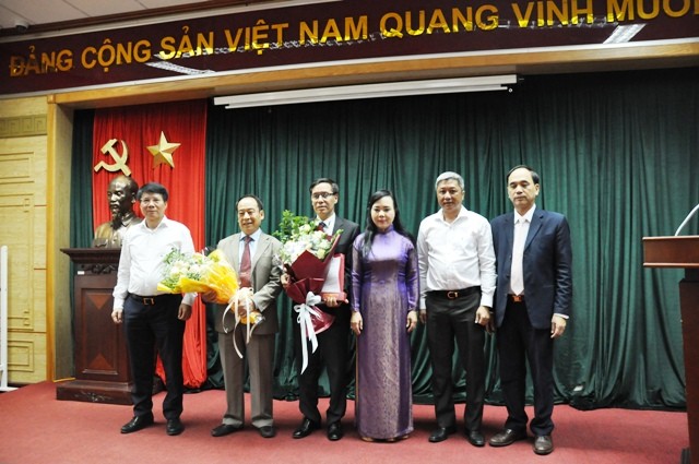 Bộ trưởng Bộ Y tế chúc mừng tân Cục trưởng Cục Y tế dự phòng Đặng Quang Tấn Bộ trưởng Bộ Y tế chúc mừng tân Cục trưởng Cục Y tế dự phòng Đặng Quang Tấn