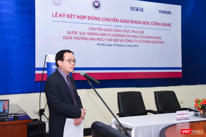 GS.TS Tạ Thành Văn - Hiệu trưởng Trường Đại học y Hà Nội - phát biểu tại lễ ký kết