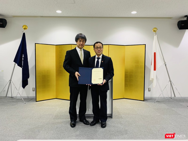 GS. Ichimura – Hiệu trưởng Trường Y tế công cộng (thuộc Đại học Kanazawa) khẳng định GS. Tạ Thành Văn đã có nhiều hoạt động và thành tựu nổi bật trong lĩnh vực đào tạo và nghiên cứu khoa học. 