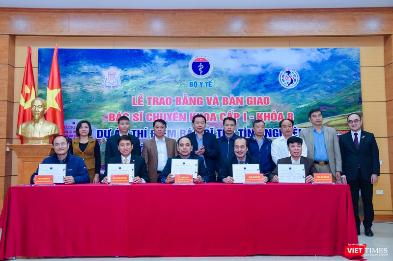 Trường Đại học Y Hà Nội, Bộ Y tế và các bệnh viện, địa phương tiếp tục cam kết đào tạo và tiếp nhận các bác sĩ trẻ tình nguyện Trường Đại học Y Hà Nội, Bộ Y tế và các bệnh viện, địa phương tiếp tục cam kết đào tạo và tiếp nhận các bác sĩ trẻ tình nguyện