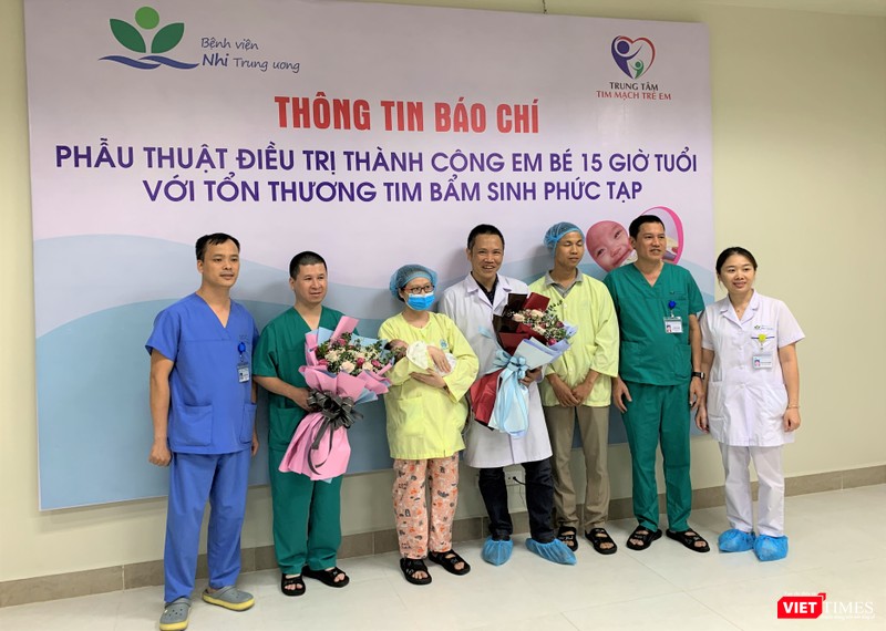 Những "chiến sĩ áo trắng" đã đem lại sự sống cho bệnh nhi mới 15 giờ tuổi Những