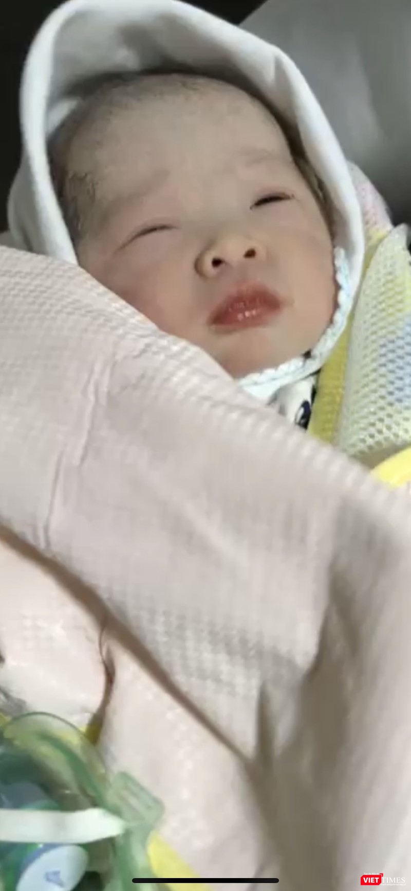 Cháu bé được cứu sống một cách ngoạn mục Cháu bé được cứu sống một cách ngoạn mục